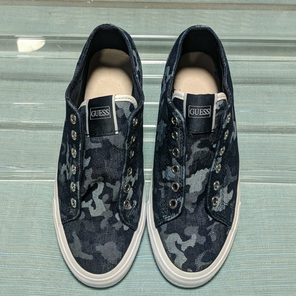 Guess GW Gelise Camo Sneakers Size 8 - Picture 2 of 9